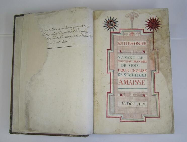 Antiphonaire comblement lacune papier
